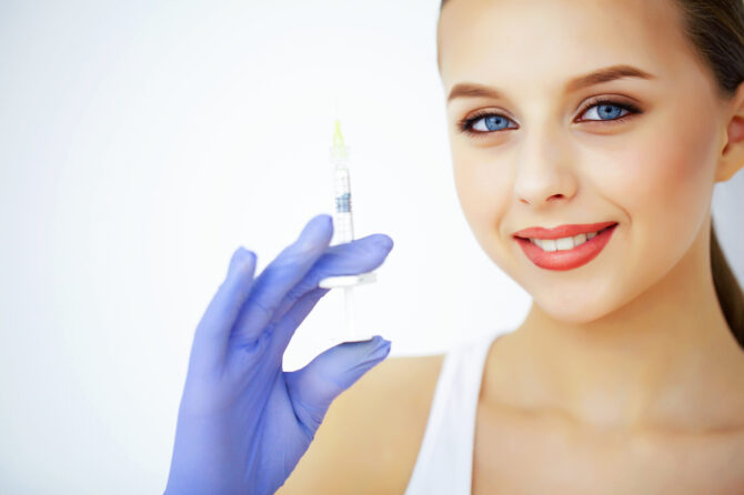 Gençlik Aşısı mı Botox mu? Hangi Durumda Hangisi Tercih Edilmeli?
