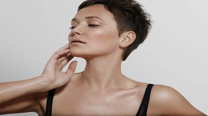 Jawline Nedir? Yüz Estetiğindeki Rolü Neden Bu Kadar Önemli?