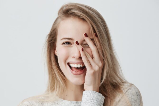 Badem Göz Estetiği Yaptırsam Doğal Durur Mu?