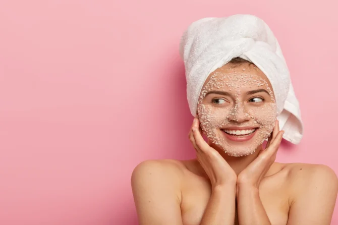 Yüz Estetiği Sonrası Cilt Bakımı Dönemlere Göre Ne Yapmalı Neden Kaçınmalı?