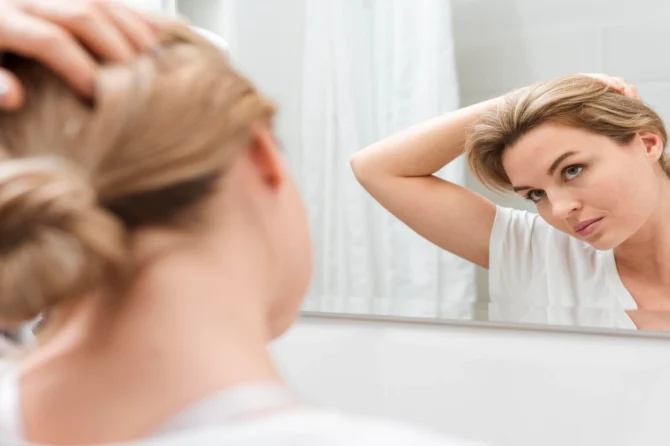 Mevsim Geçişlerinde Saç Dökülmesi: Neden Olur, Ne Zaman Geçer?